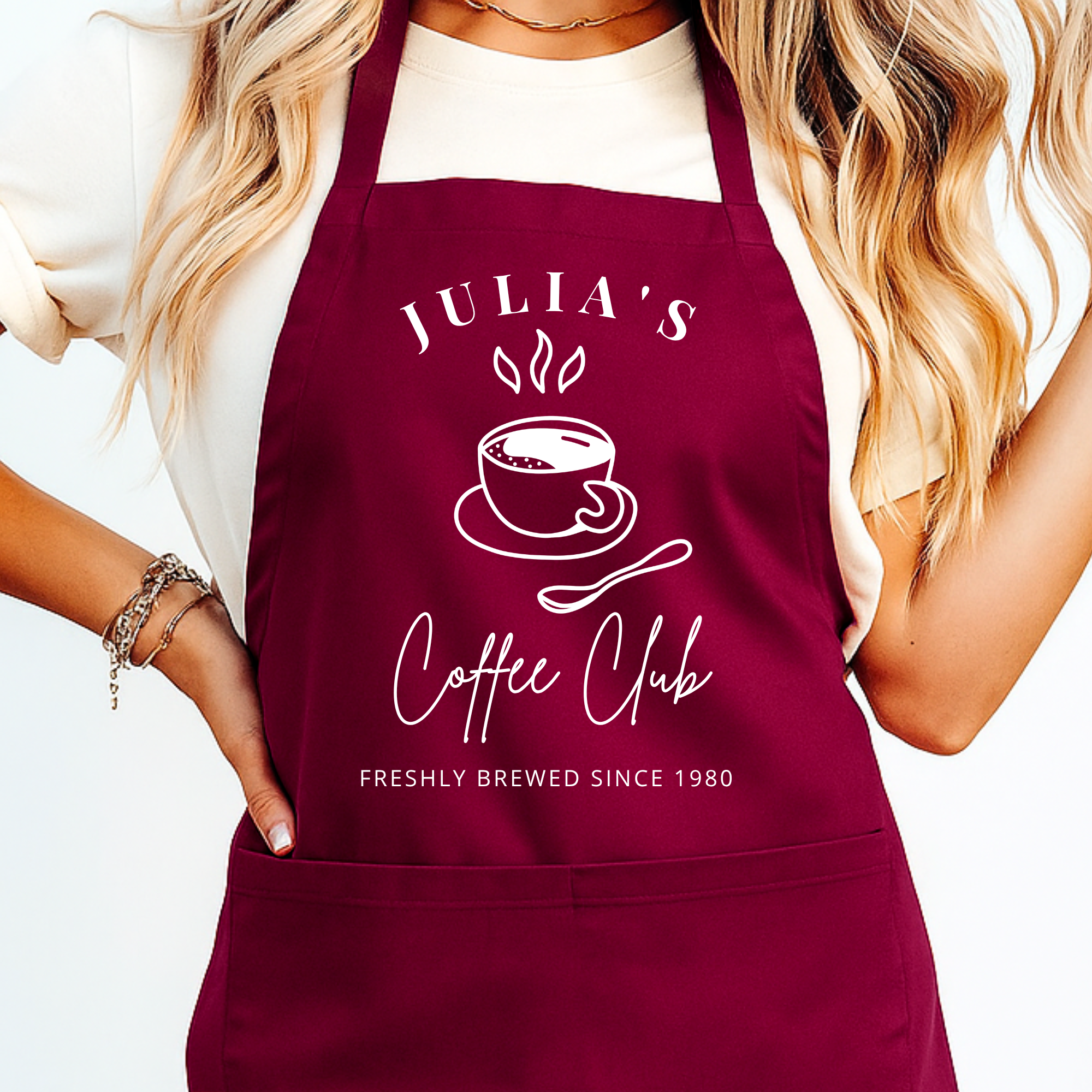 Gepersonaliseerd koffieschort met naam, kop en lepeltje design, rood