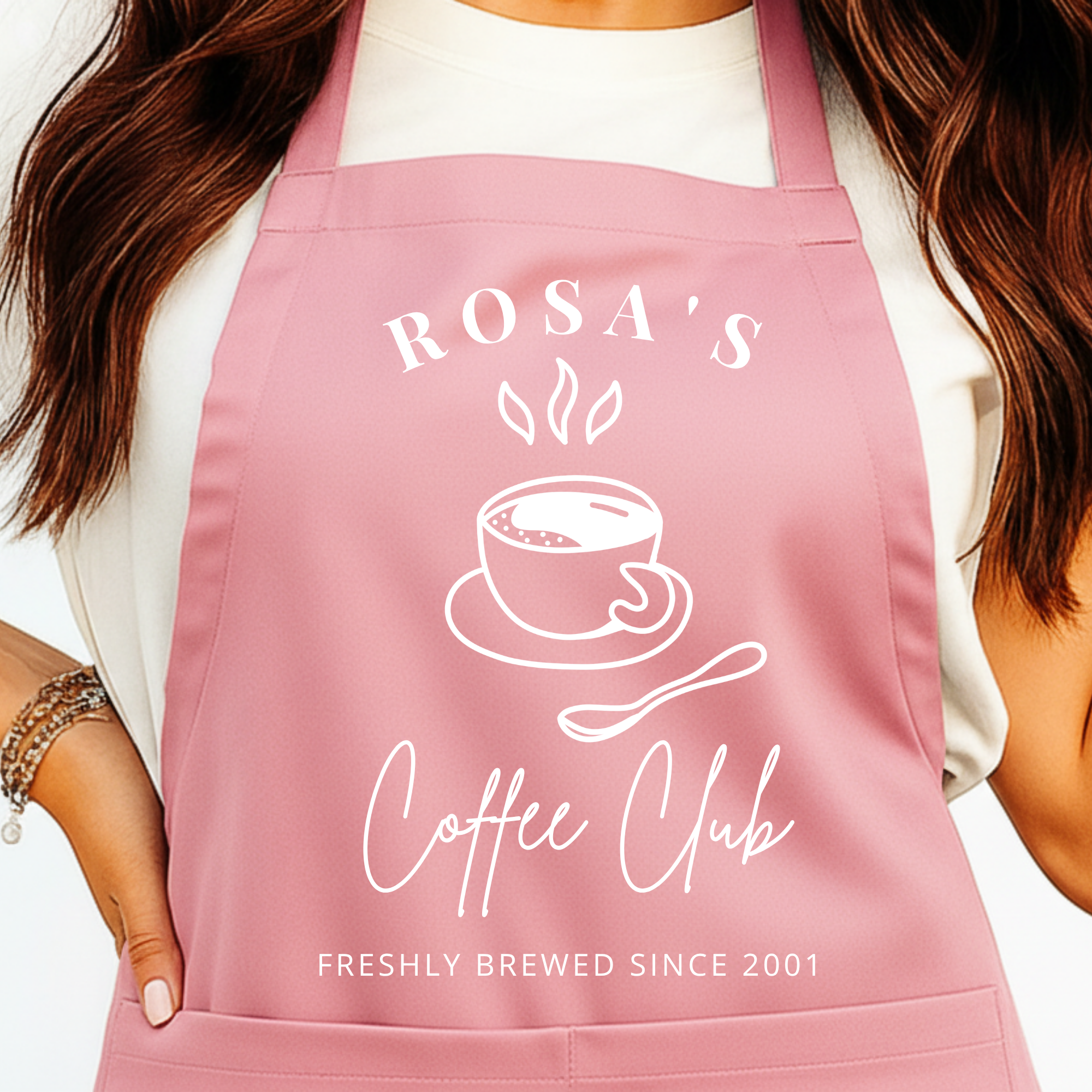 Gepersonaliseerd koffieschort met naam, kop en lepeltje design, roze